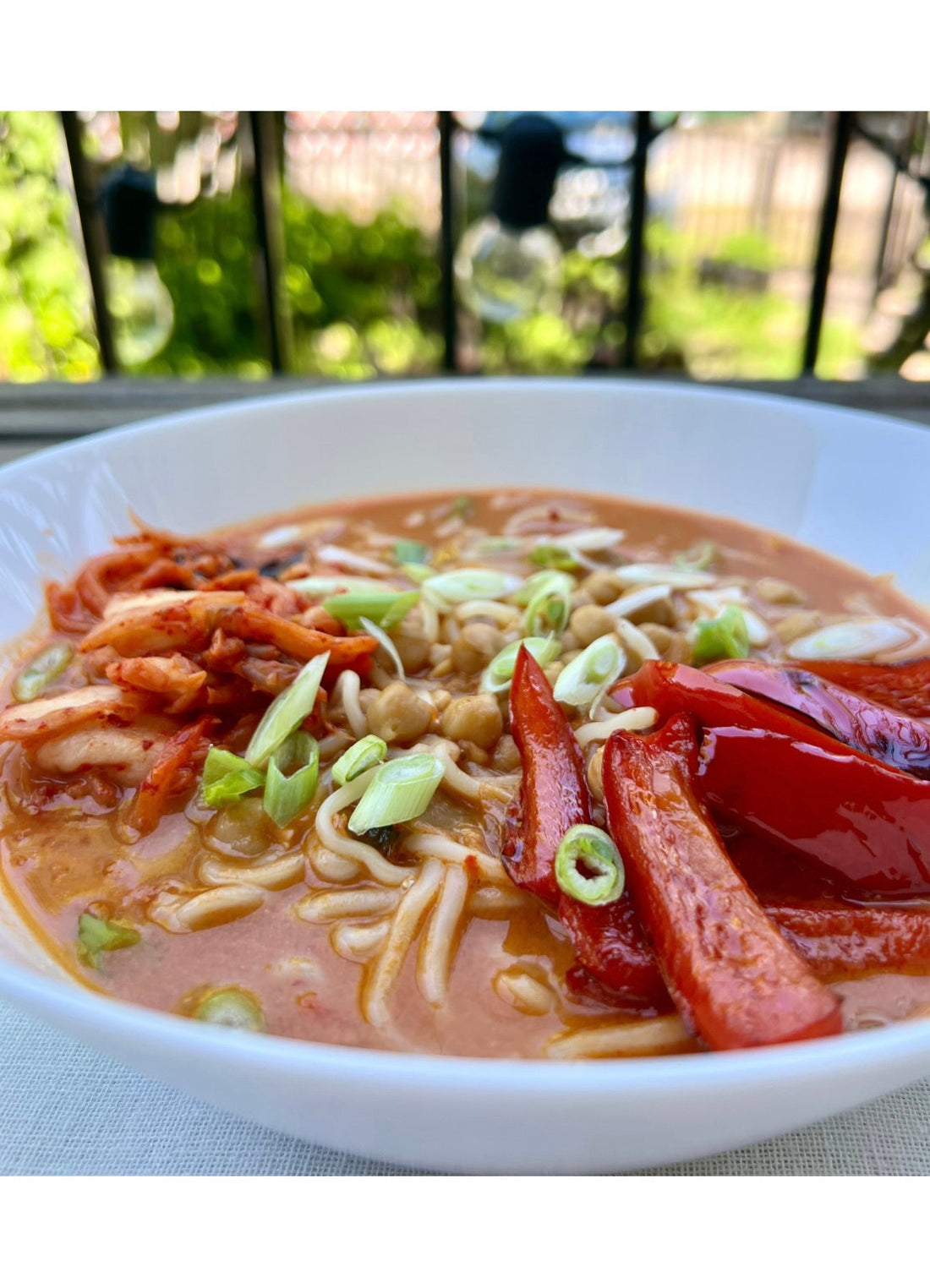Ramen kimchi crémeux aux pois chiches