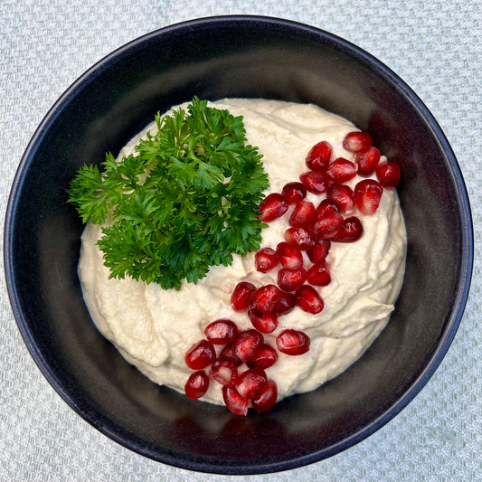 Houmous de pois jaunes à la pomme grenade et persil