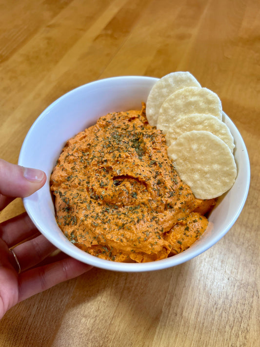 Houmous aux haricots pinto, poivrons grillés et ail